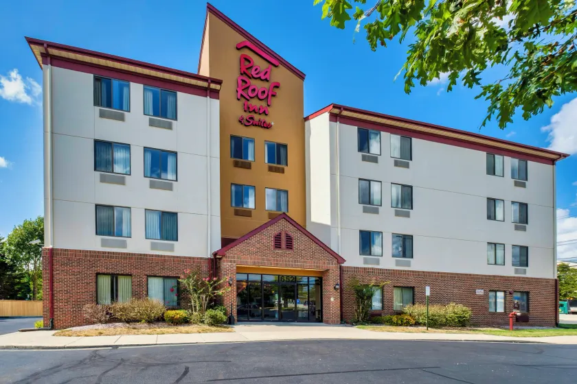 Red Roof Inn & Suites Dover Downtown - Image 1