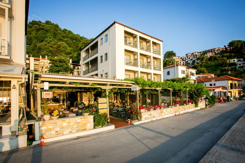 Kenta Beach Hotel - Image 1