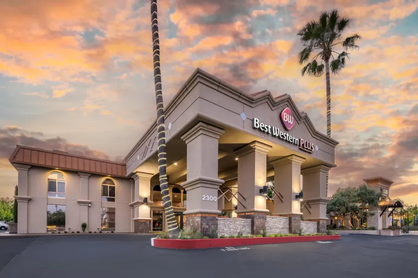 Best Western Plus Hilltop Inn - Image 1