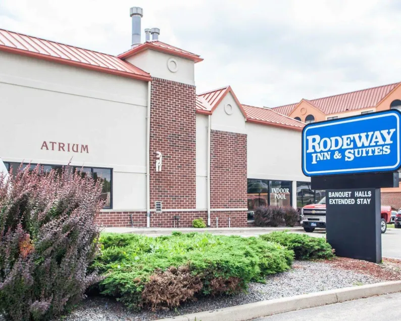 Rodeway Inn & Suites Milwaukee Airport - Image 1