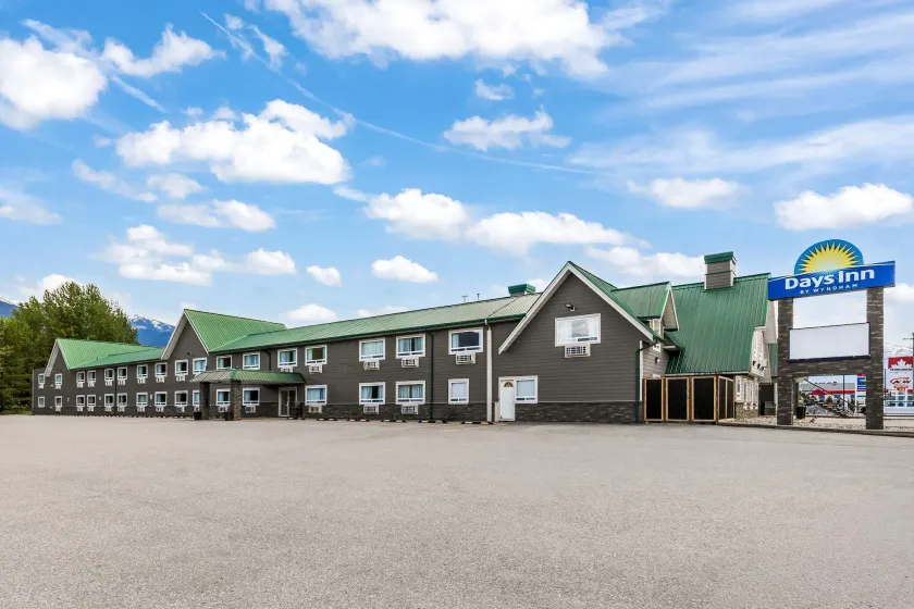 Days Inn by Wyndham Valemount - Image 1
