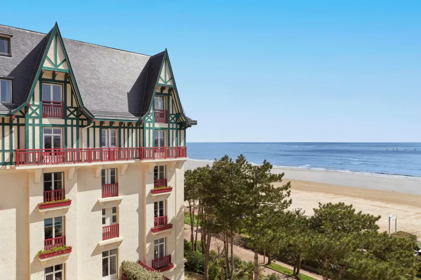 Hôtel Barrière L'Hermitage - Image 1