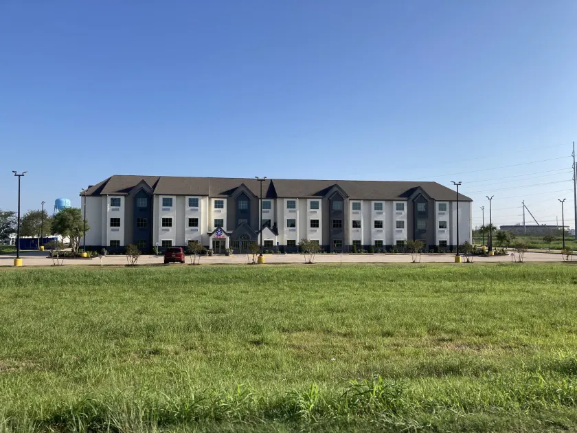 Crystal Inn - Image 1