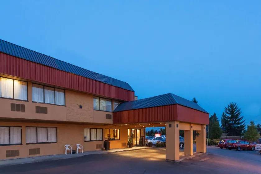 Ramada by Wyndham Coquitlam - Image 1