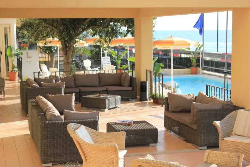 Lion's Hotel - Image 1
