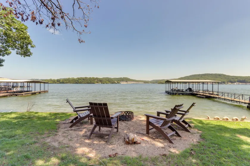 Contemporary Lakeside Haven W/ Dock & Hot Tub - Profilbild