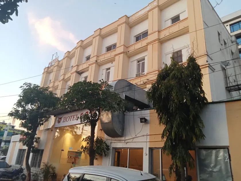 Hotel C-9 - Image 1