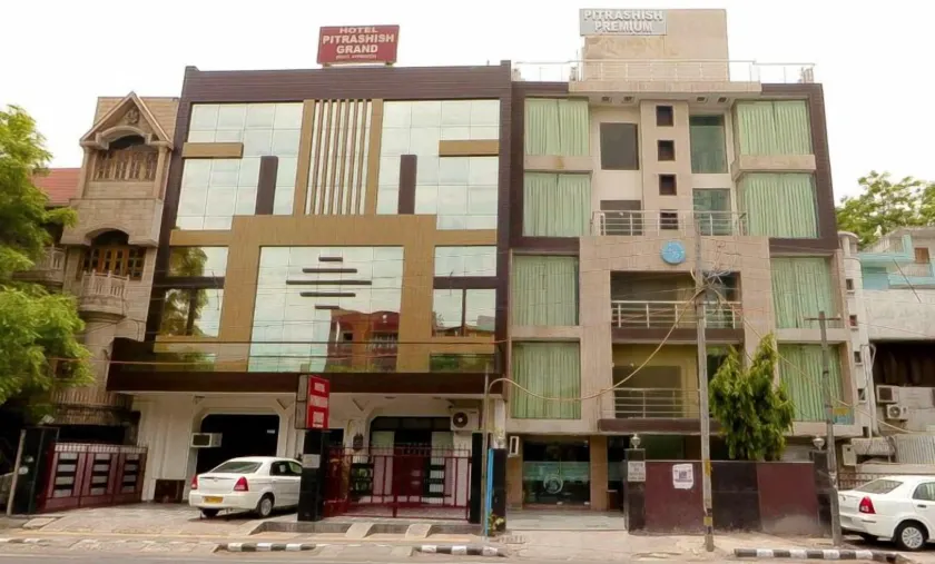 Hotel Pitrashish Premium - Image 1