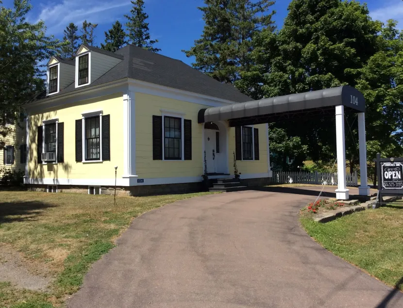 Jardine's Inn - Image 1