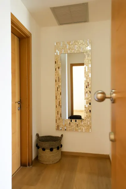 Sybaris Suites & Residences - Interior entrance