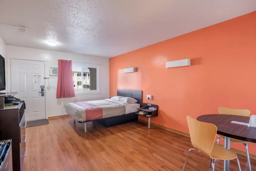 Motel Bo (Camrose) - Image 1