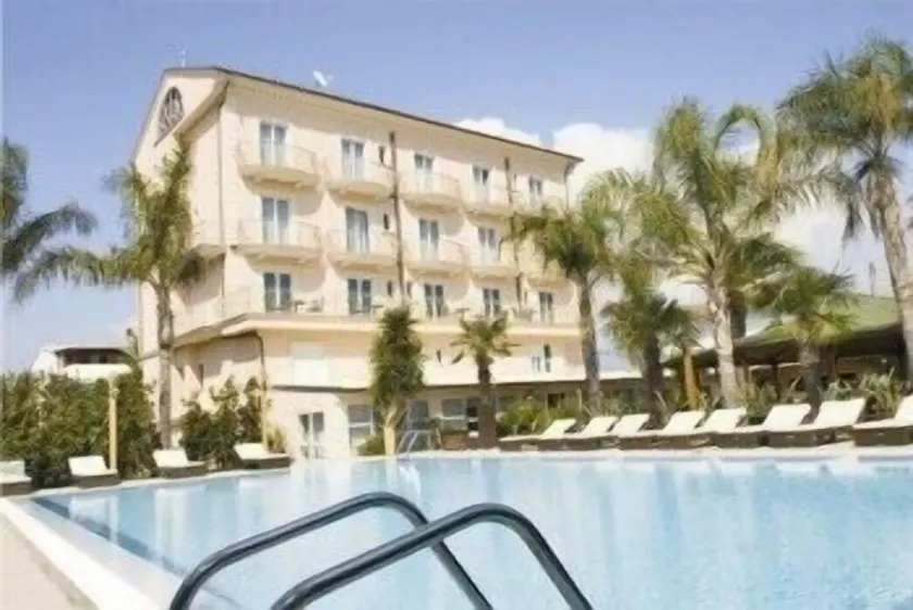 Hotel Stella Maris - Image 1