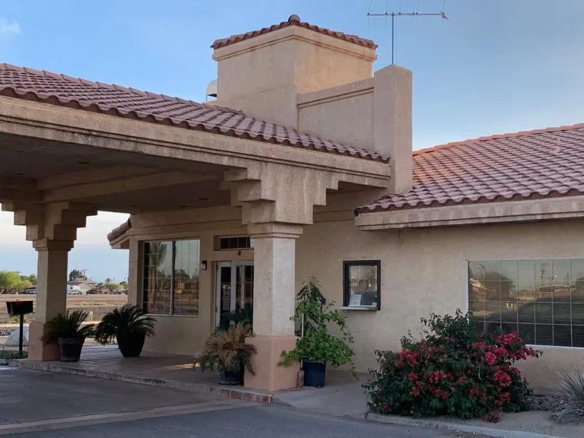 Calipatria Inn And Suites - Image 1