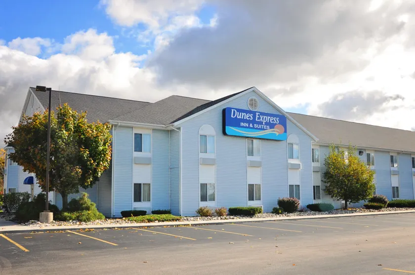 Dunes Express Inn and Suites - Image 1