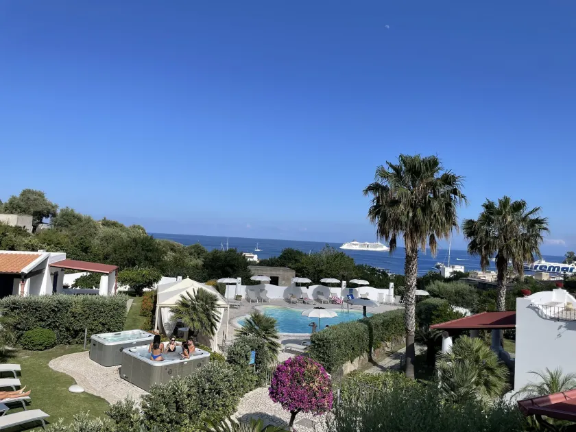 Hotel Bougainville - Image 1