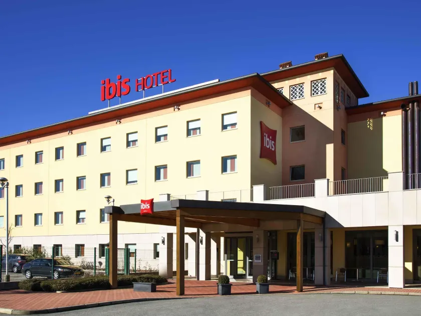Ibis Como - Image 1