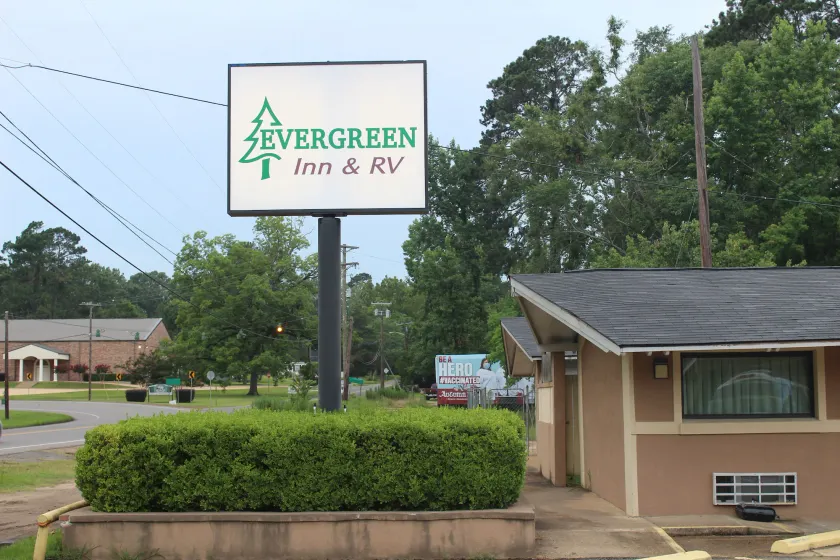 Evergreen Inn and R.V. - Image 1