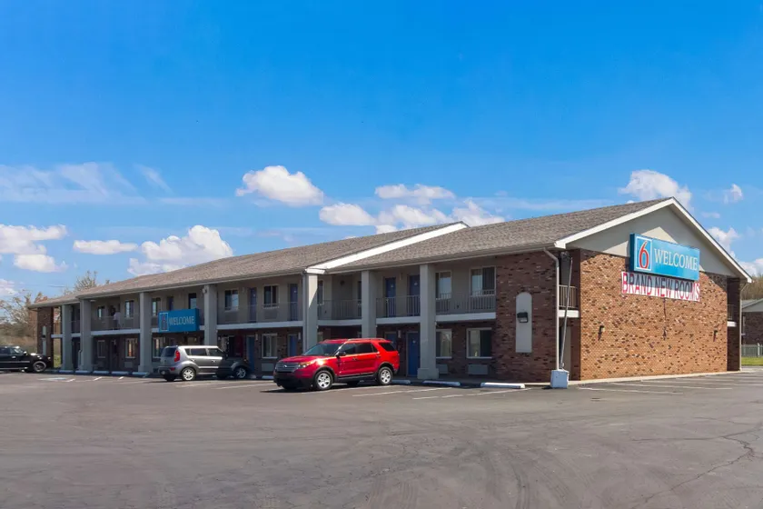 Motel 6-Youngstown, OH - Image 1