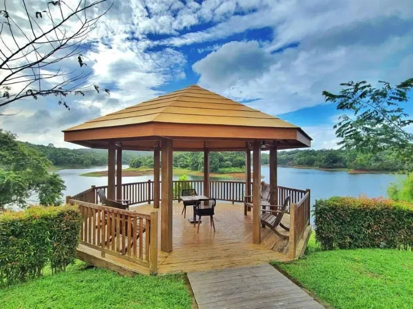 Sofia's Lake Resort  - Image 1