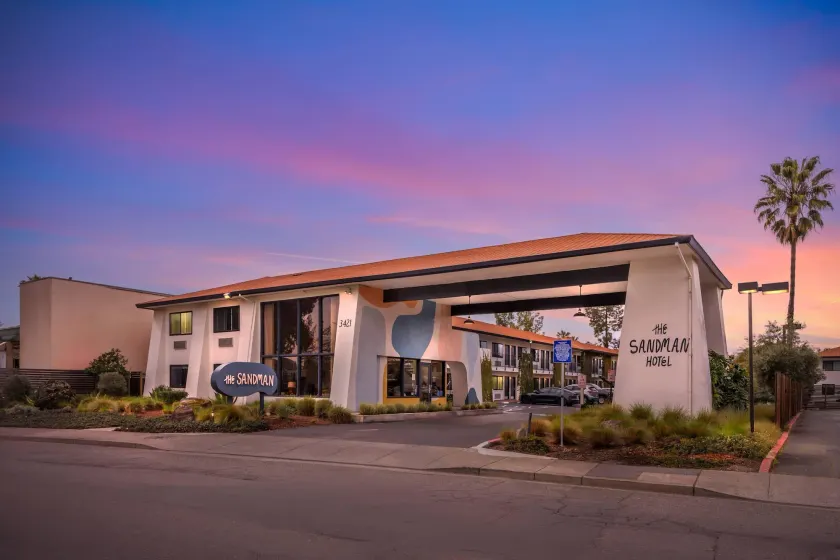 The Sandman Santa Rosa Sonoma, an Ascend Collection Hotel - Image 1