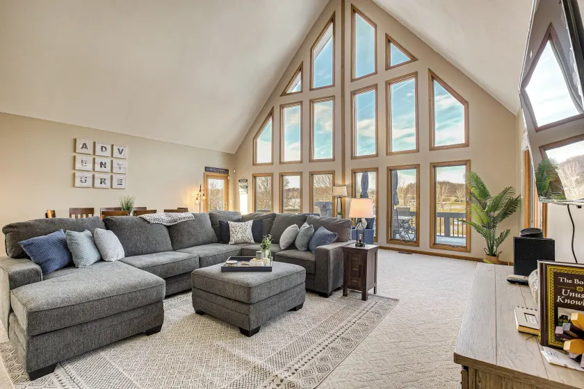 Apple Valley Home, Shared Golf Course On-site - Image 1