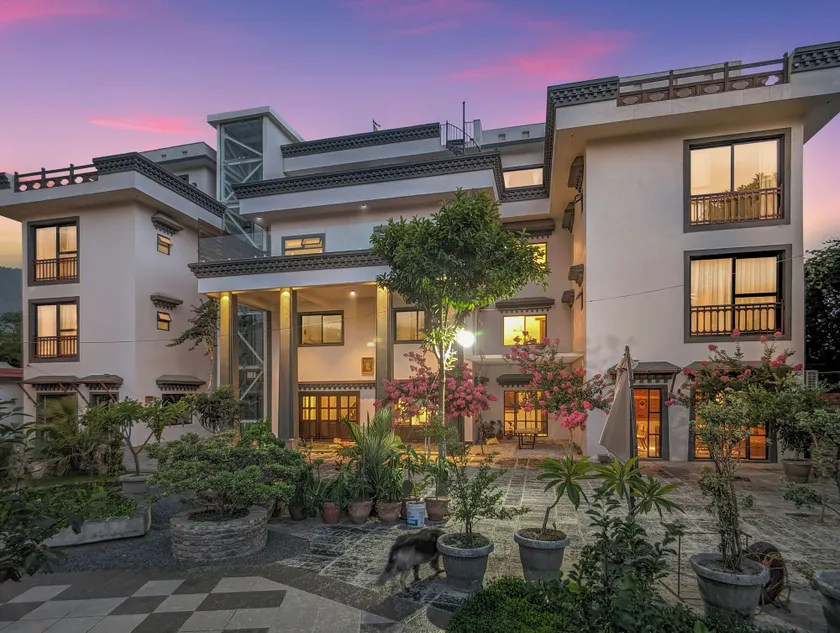Uma Residence and Suites - Image 1
