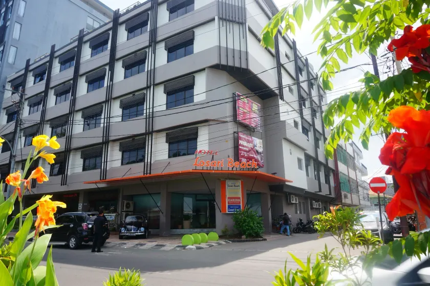 Losari Beach Hotel - Image 1
