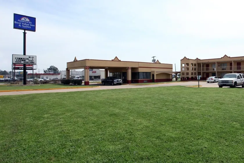 Americas Best Value Inn and Suites Greenwood - Image 1