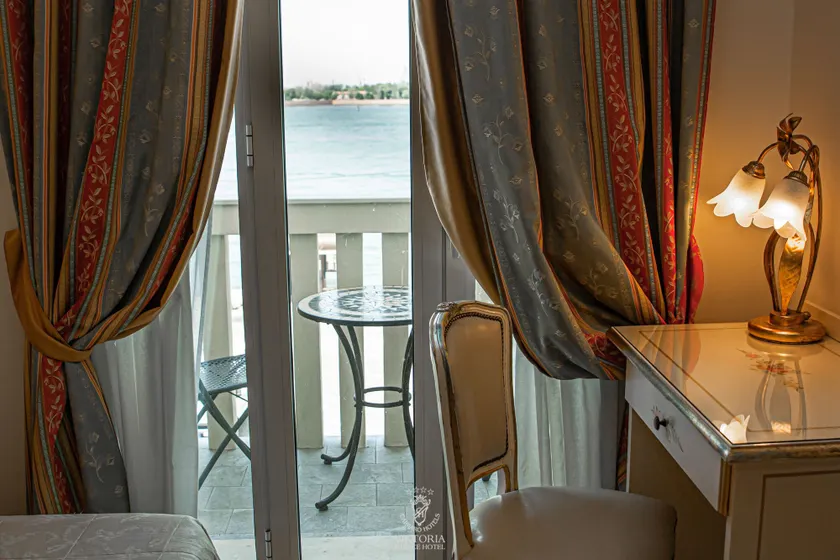 Viktoria Palace Hotel - Image 1