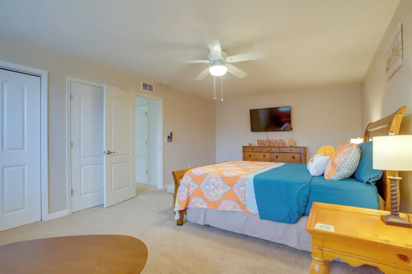 Shuttle to Beach: Millville Townhome w/ Porch - Interiør