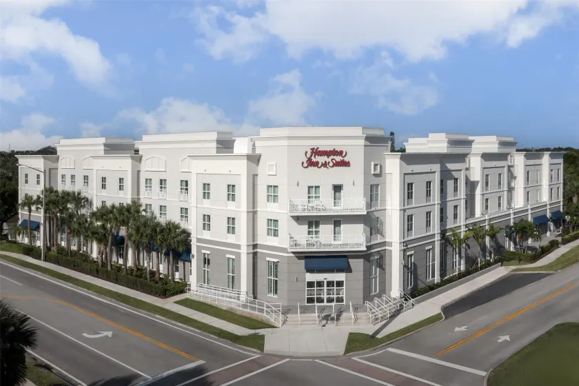 Hampton Inn & Suites Vero Beach Downtown - Image 1