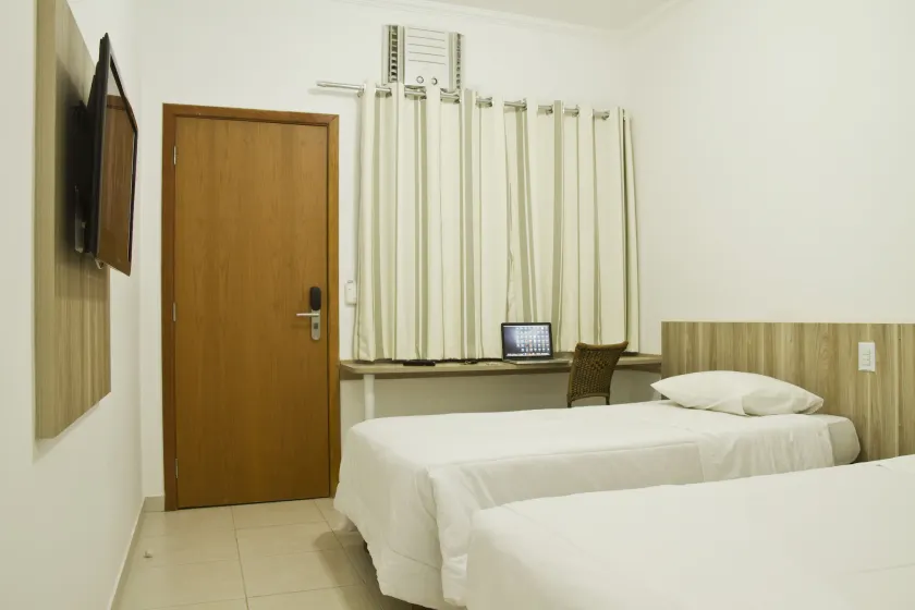 Eden Park Hotel - Image 1