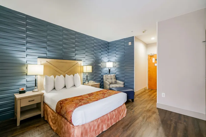 Best Western Peace Arch Inn - Image 1
