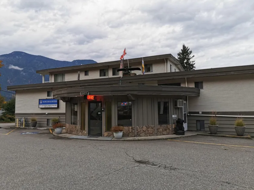 Hope Inn and Suites - Image 1