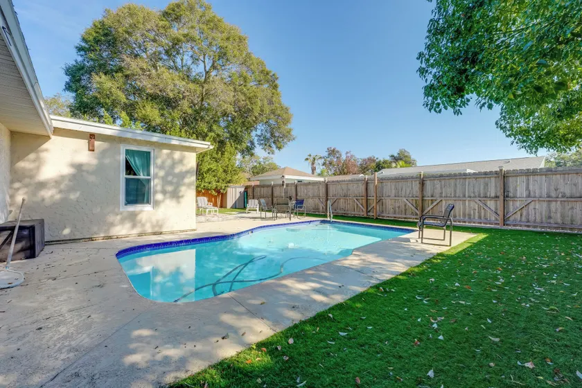 6 Mi to Honeymoon Island: Studio w/ Pool Access - Image 1