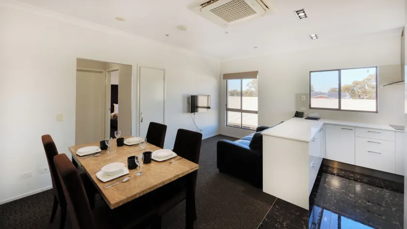 Western Downs Motor Inn - Image 1