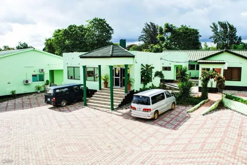 Royal Shalom Lodge - Image 1