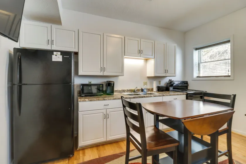 Downtown Marlinton Vacation Rental Apartment! - Intérieur
