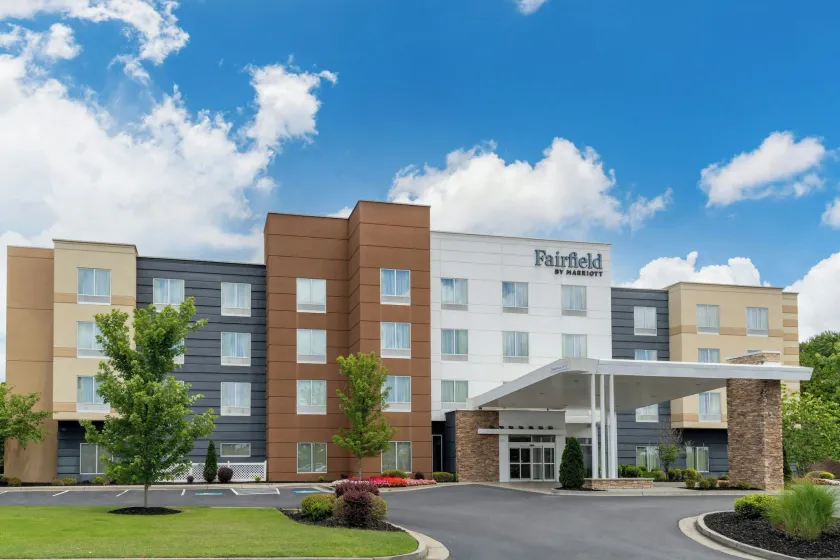Fairfield Inn and Suites by Marriott Calhoun - Image 1