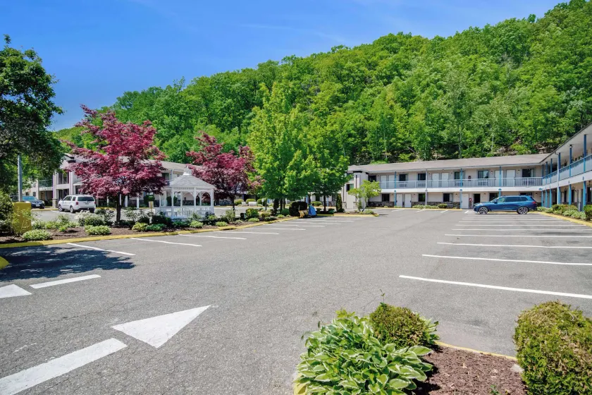 Americas Best Value Inn Torrington, CT - Image 1