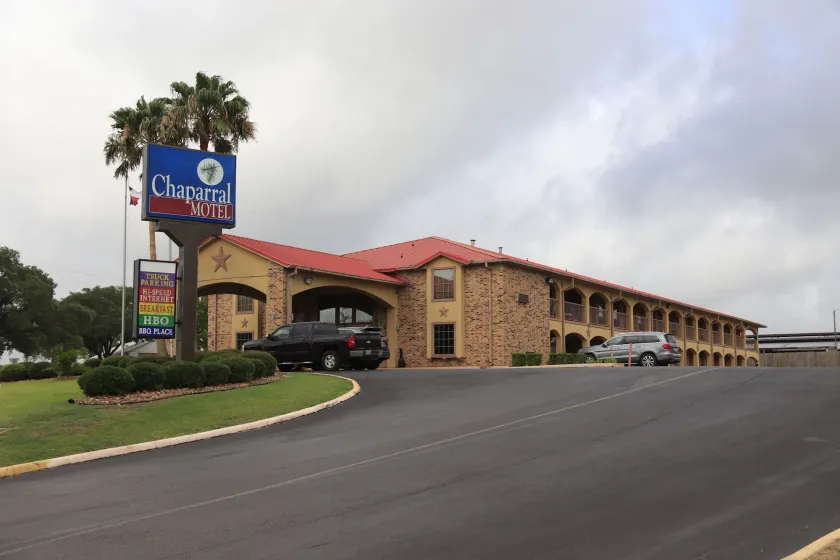 Chaparral Motel Hallettsville - Image 1