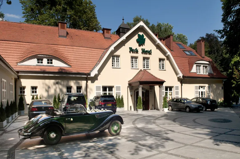 Park Hotel - Image 1
