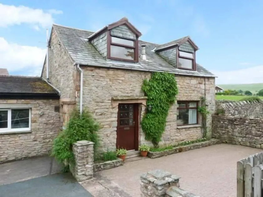 Mews Cottage - Image 1