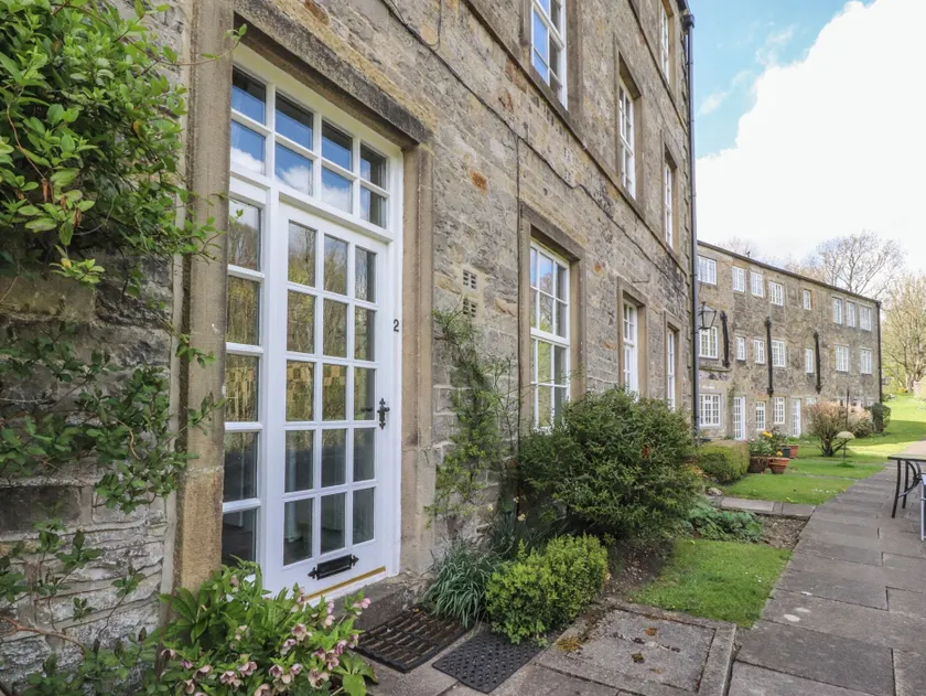 2 Riverside Walk - Image 1