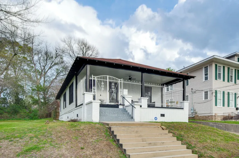 Stylish Home ~ 2 Mi to Jackson State & Belhaven! - Image 1