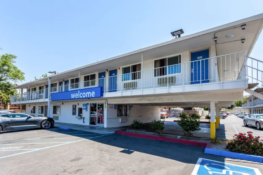 Motel 6 Sacramento, Ca - Downtown - Image 1