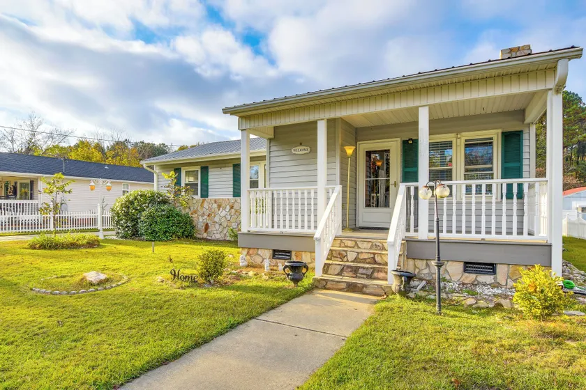 3 Mi to Dtwn: Family-friendly Sanford Home - Image 1