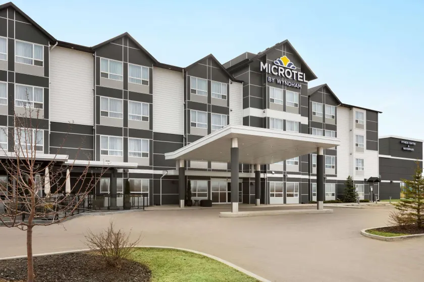 Microtel Inn & Suites by Wyndham Bonnyville - Image 1