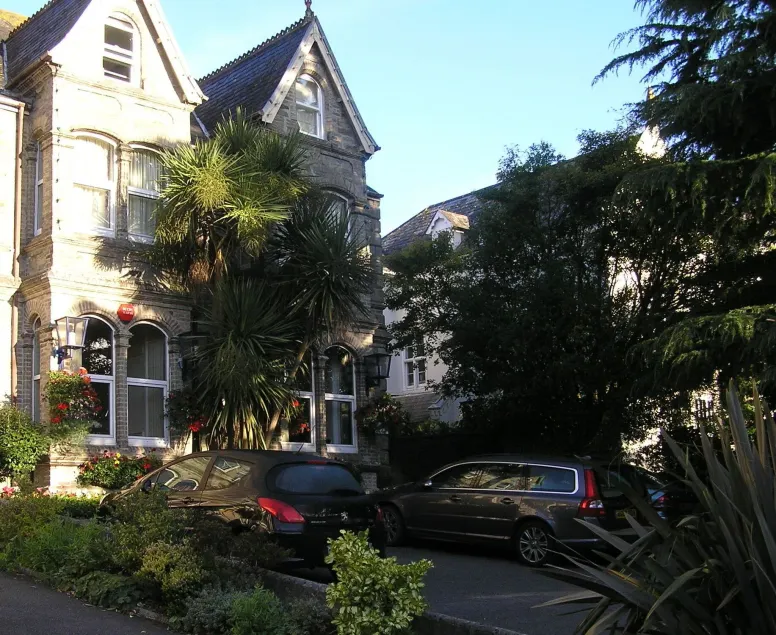 TOWNHOUSE ROOMS - Image 1