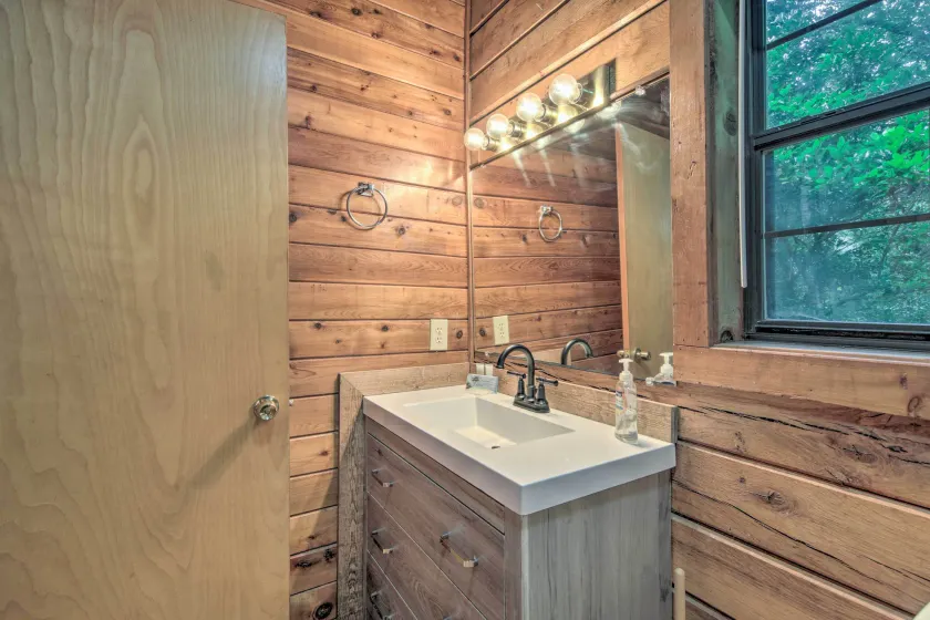 'Deer Haven' Cabin: 5 Mi to Dtwn Blue Ridge! - Interior